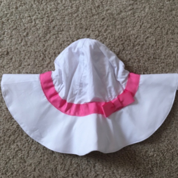 Baby Sun Hat w. Pink Bow & Chin Strap - Picture 3 of 6